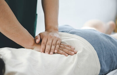 Terapi-chiropractic-pijat-kretek